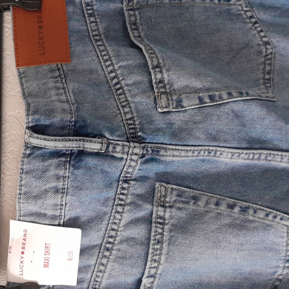 Lucky Brand Women's Blue Denim Skirt NWOT - Picture 2 of 7